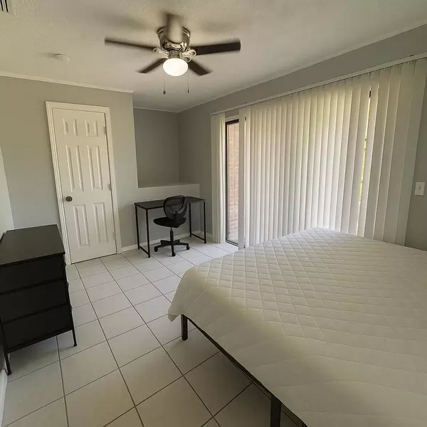 Coliving in Cedar Hills - Westside, Jacksonville