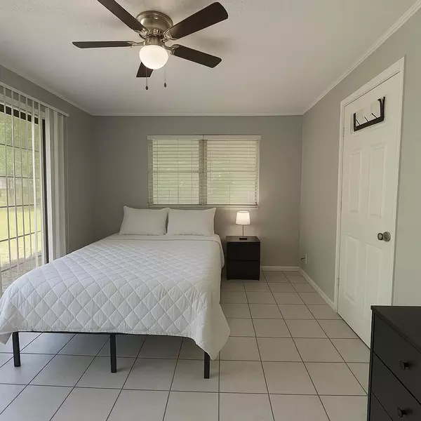 Coliving in Cedar Hills - Westside, Jacksonville