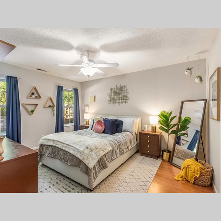 Coliving in Woodcroft - Durham, Raleigh