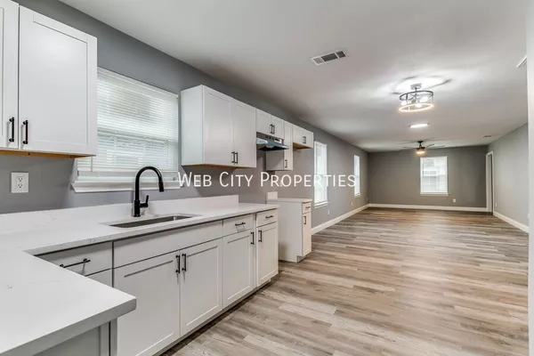 3 bedrooms apartment for rent in Bonton - Se Dallas, Dallas
