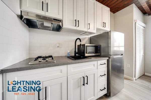 Studio Apartment for rent in Harvard Heights - Central Los Angeles, Los Angeles