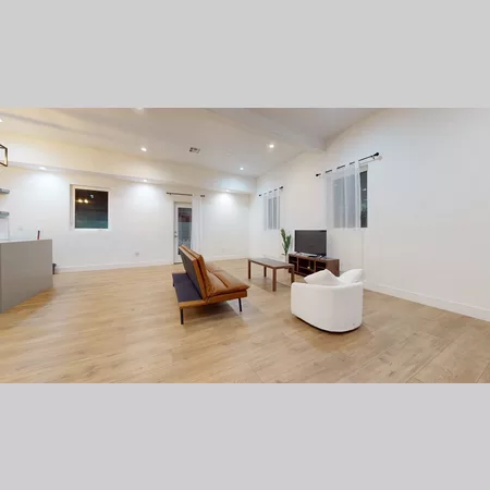 Coliving in Valley Village - San Fernando Valley, Los Angeles