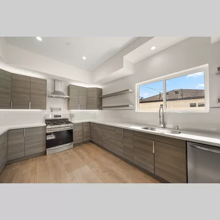 Coliving in Valley Village - San Fernando Valley, Los Angeles