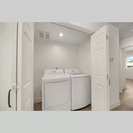 Coliving in Valley Village - San Fernando Valley, Los Angeles