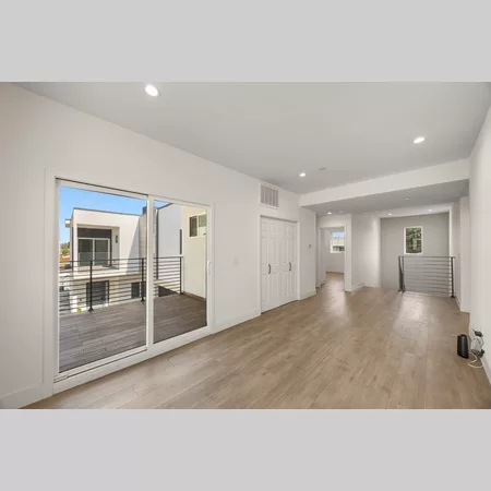 Coliving in Valley Village - San Fernando Valley, Los Angeles
