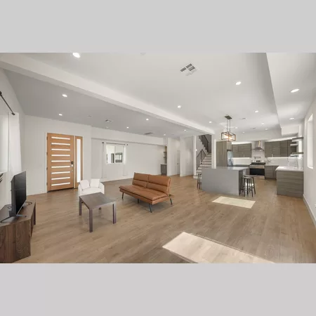 Coliving in Valley Village - San Fernando Valley, Los Angeles