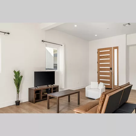 Coliving in Valley Village - San Fernando Valley, Los Angeles