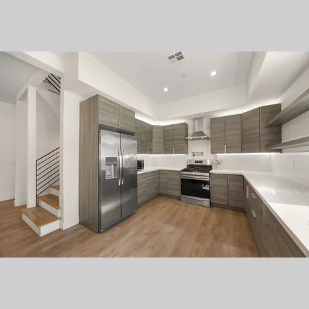 Coliving in Valley Village - San Fernando Valley, Los Angeles