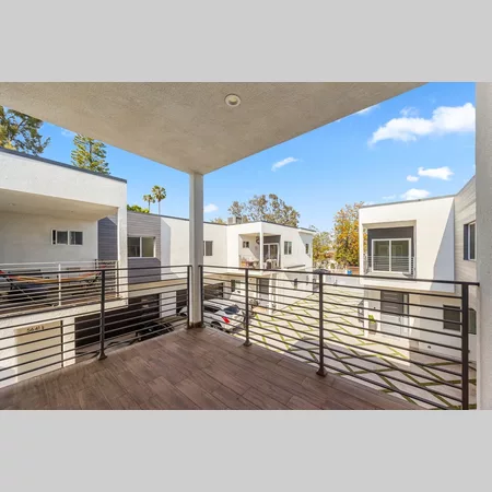 Coliving in Valley Village - San Fernando Valley, Los Angeles