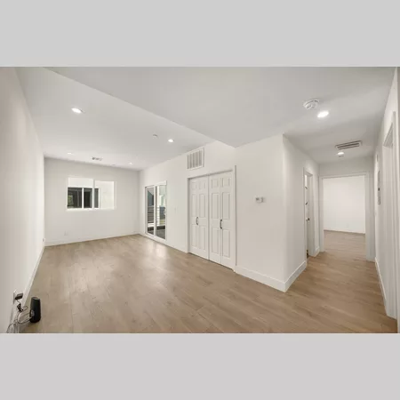 Coliving in Valley Village - San Fernando Valley, Los Angeles