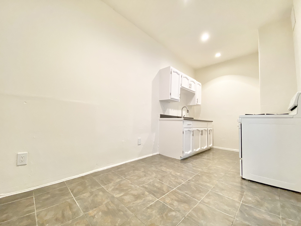 Studio Apartment for rent in Arlington Heights - Central Los Angeles, Los Angeles
