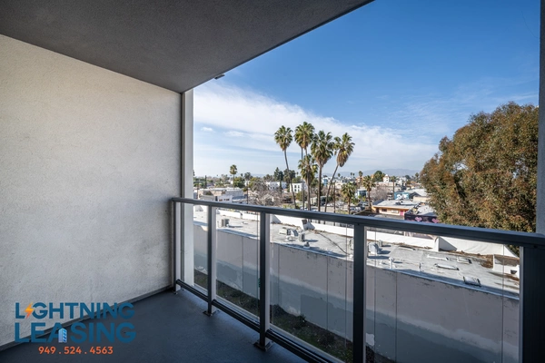 2 bedrooms apartment for rent in Valley Village - San Fernando Valley, Los Angeles