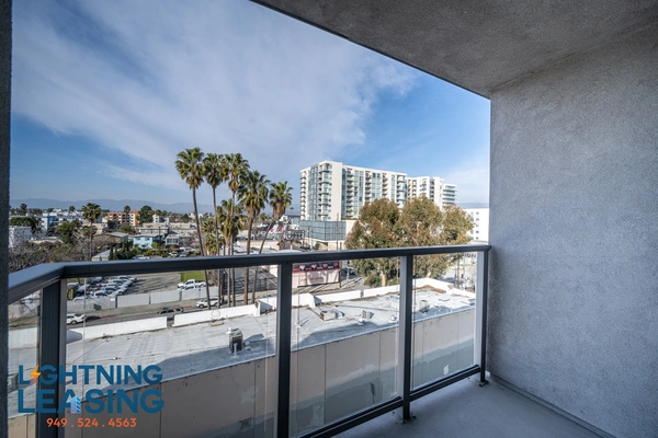 2 bedrooms apartment for rent in Valley Village - San Fernando Valley, Los Angeles