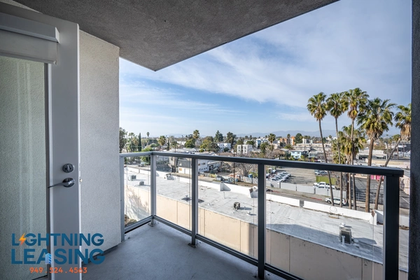 2 bedrooms apartment for rent in Valley Village - San Fernando Valley, Los Angeles