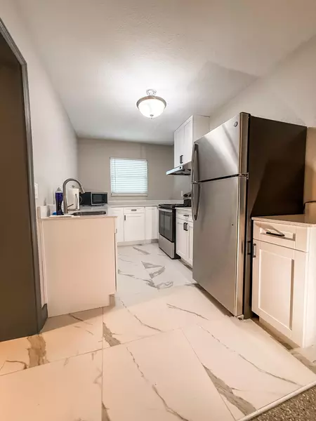 Coliving in Town 'n' Country - West Tampa, Tampa