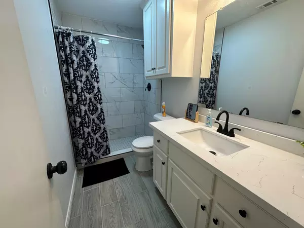 Coliving in The Woodlands - Nw Houston, Houston