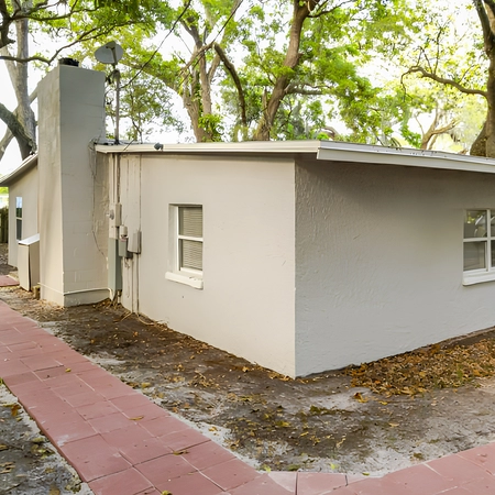 Coliving in Live Oaks Square - East Tampa, Tampa