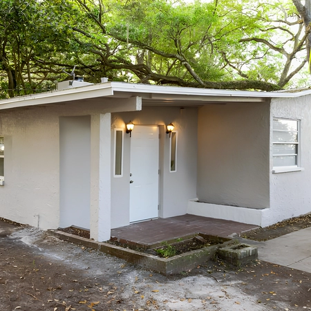 Coliving in Live Oaks Square - East Tampa, Tampa