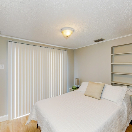 Coliving in Live Oaks Square - East Tampa, Tampa