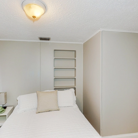 Coliving in Live Oaks Square - East Tampa, Tampa