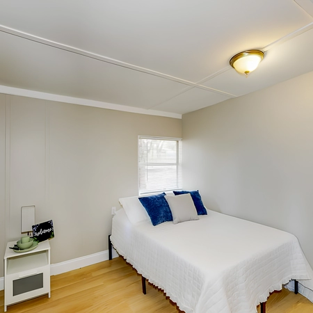 Coliving in Live Oaks Square - East Tampa, Tampa