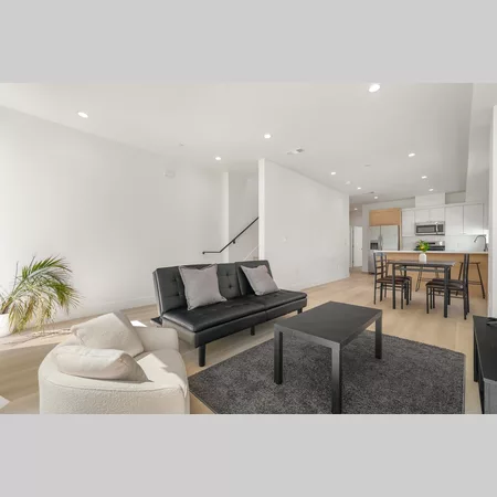 Coliving in Valley Village - San Fernando Valley, Los Angeles