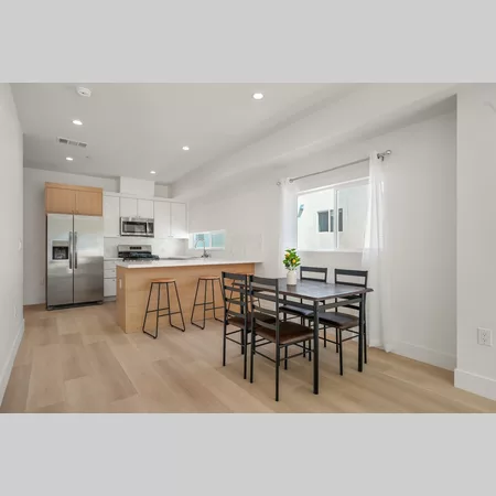 Coliving in Valley Village - San Fernando Valley, Los Angeles