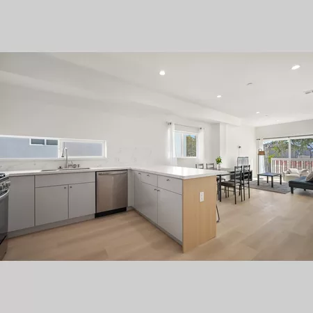 Coliving in Valley Village - San Fernando Valley, Los Angeles