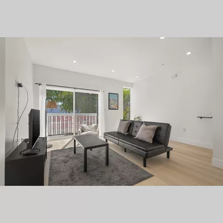 Coliving in Valley Village - San Fernando Valley, Los Angeles