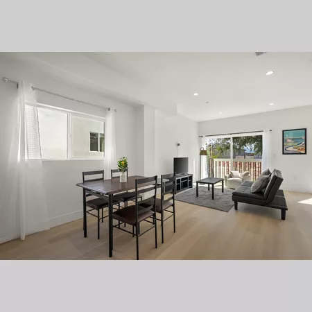 Coliving in Valley Village - San Fernando Valley, Los Angeles
