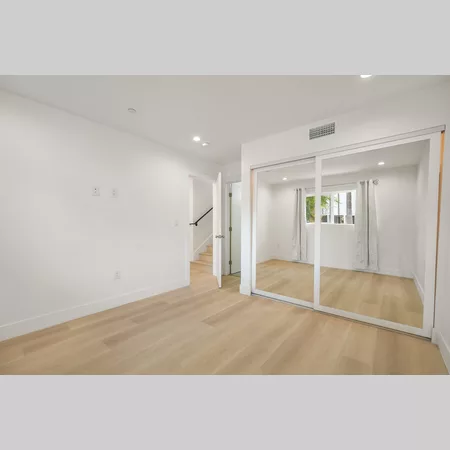 Coliving in Valley Village - San Fernando Valley, Los Angeles