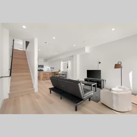 Coliving in Valley Village - San Fernando Valley, Los Angeles