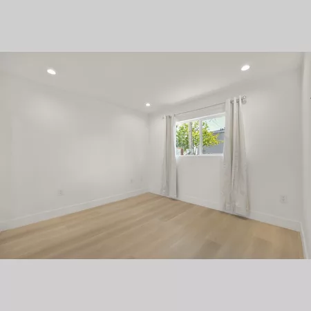 Coliving in Valley Village - San Fernando Valley, Los Angeles