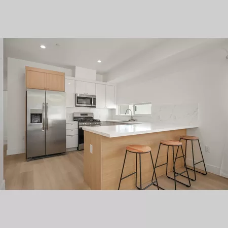Coliving in Valley Village - San Fernando Valley, Los Angeles
