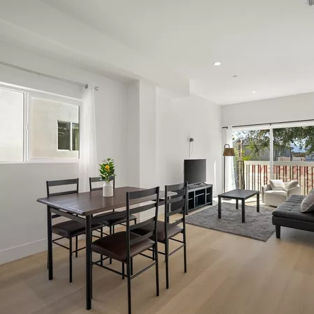Coliving in Valley Village - San Fernando Valley, Los Angeles