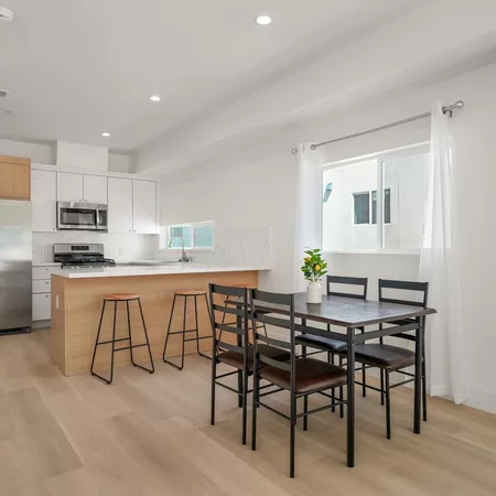 Coliving in Valley Village - San Fernando Valley, Los Angeles