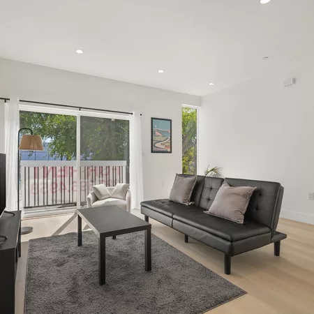 Coliving in Valley Village - San Fernando Valley, Los Angeles