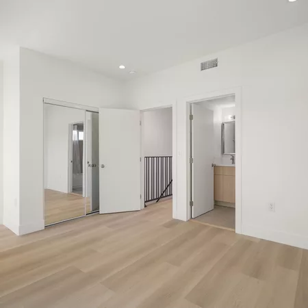 Coliving in Valley Village - San Fernando Valley, Los Angeles