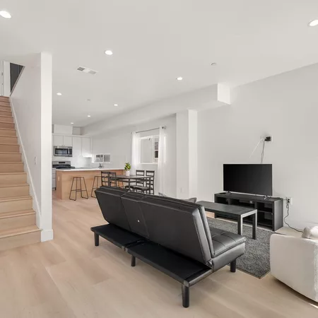 Coliving in Valley Village - San Fernando Valley, Los Angeles