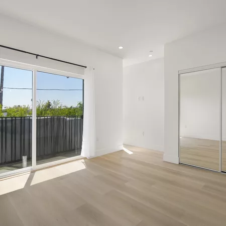 Coliving in Valley Village - San Fernando Valley, Los Angeles