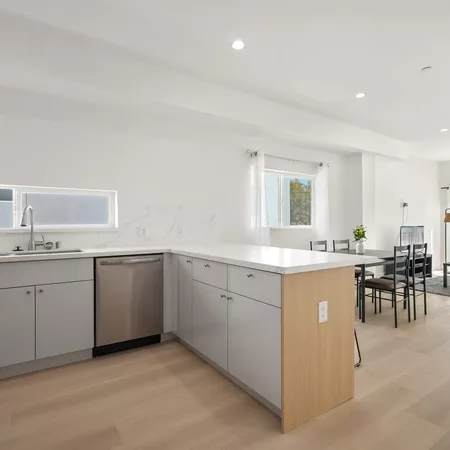 Coliving in Valley Village - San Fernando Valley, Los Angeles
