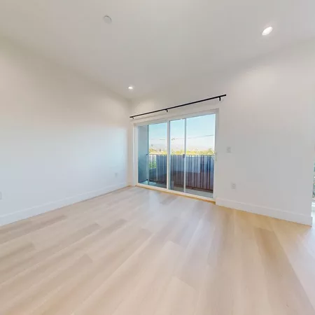 Coliving in Valley Village - San Fernando Valley, Los Angeles