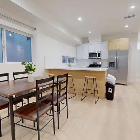 Coliving in Valley Village - San Fernando Valley, Los Angeles