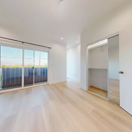 Coliving in Valley Village - San Fernando Valley, Los Angeles