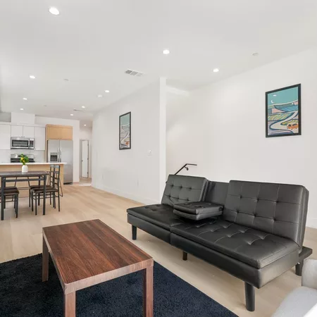 Coliving in Valley Village - San Fernando Valley, Los Angeles