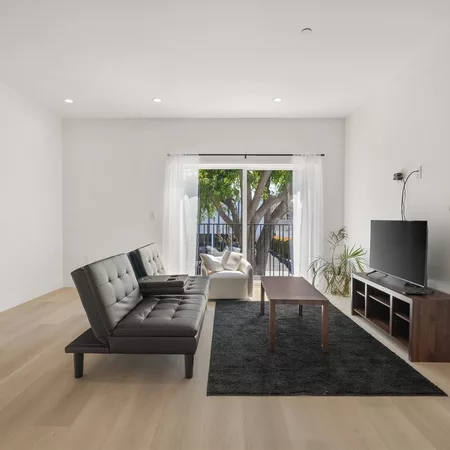 Coliving in Valley Village - San Fernando Valley, Los Angeles