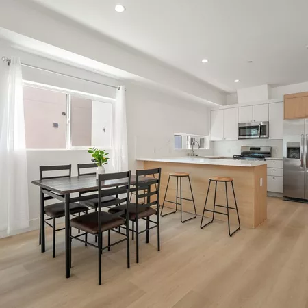 Coliving in Valley Village - San Fernando Valley, Los Angeles
