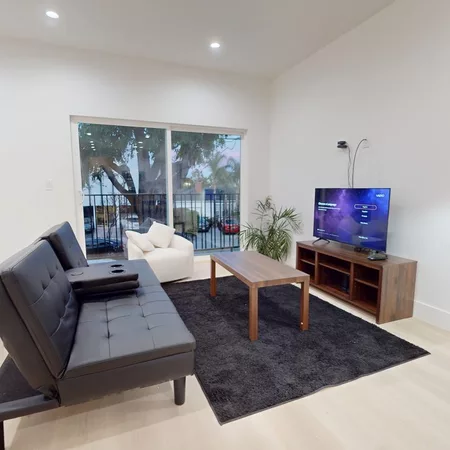 Coliving in Valley Village - San Fernando Valley, Los Angeles