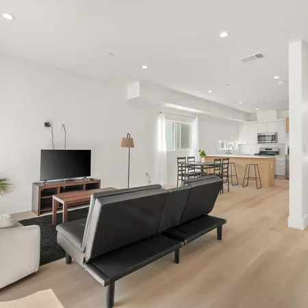 Coliving in Valley Village - San Fernando Valley, Los Angeles