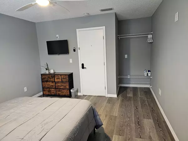 Coliving in Cedar Hills - Westside, Jacksonville